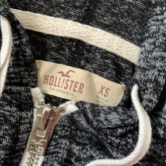 Hollister Grey Sweater☘️🌷 - Picture 2 of 2